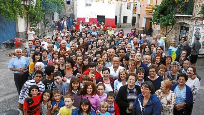 Los vecinos de Josa celebran su 'coronación' como el pueblo más popular de Aragón.