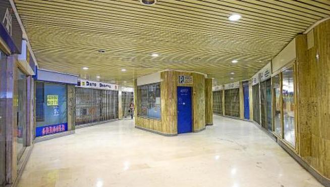 Los carteles de 'se alquila' son una constante en el pasaje de Goya.