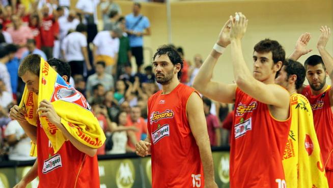 Los jugadores de la Roja, al final del partido