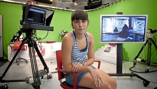 La periodista aragonesa Ana Sirvent, en el plató de ZTV.