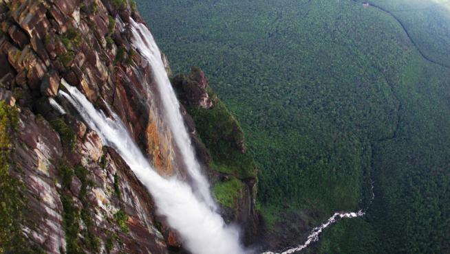 Salto del Ángel, río Amazonas en Venezuela