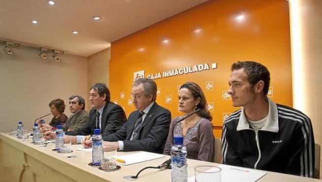 Abadía (derecha), Ochoa, Garriga, Arcega, Villalba y Lahera presentaron ayer la San Silvestre.