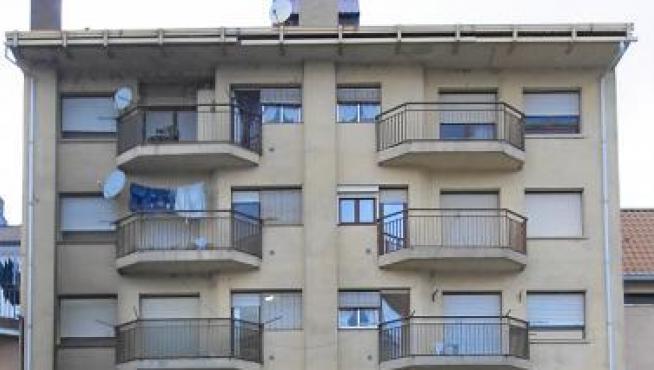 Desalojado un bloque de 16 pisos en Sabiñánigo por un aparatoso incendio