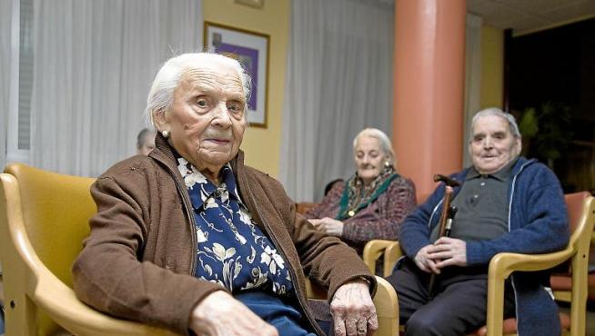 La bilbilitana Josefina Vela, sentada en la residencia San Íñigo de Calatayud, donde vive desde hace nueve años.