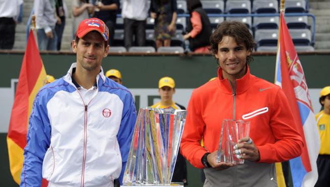 Los tenistas Novak Djokovic y Rafael Nadal, tras disputar la final del torneo de Indian Wells.