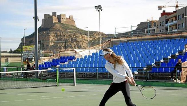 Una de las participantes en el torneo de tenis internacional femenino 'Conchita Martínez'.