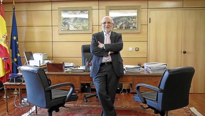 En la imagen, Víctor Morlán, en su despacho de secretario de Estado de Infraestructuras y Planificación en el Ministerio de Fomento.