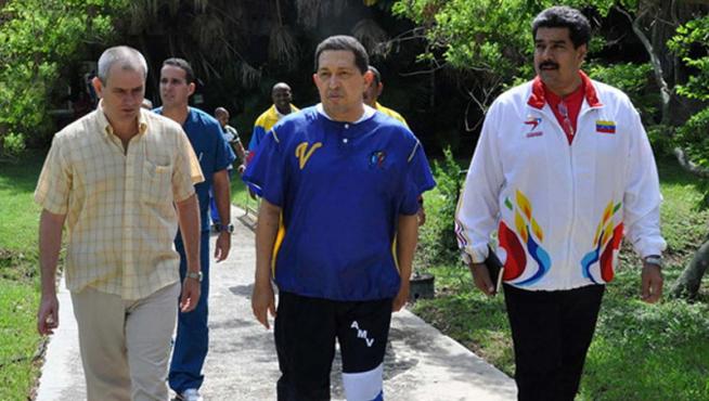 Chávez da un paseo tras su operación