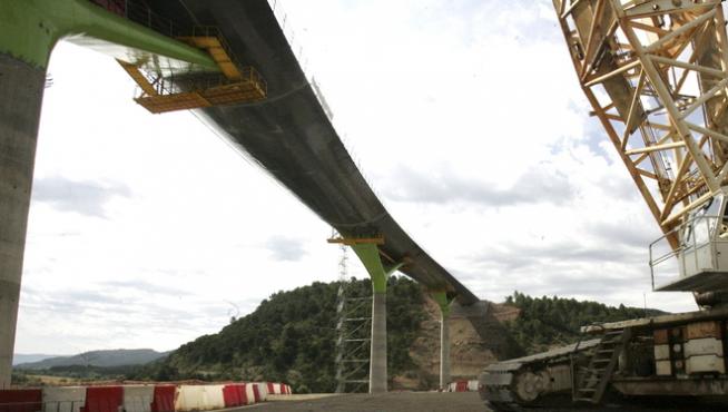 Obras en la autovía de Jaca. Puente sobre el río Guarga