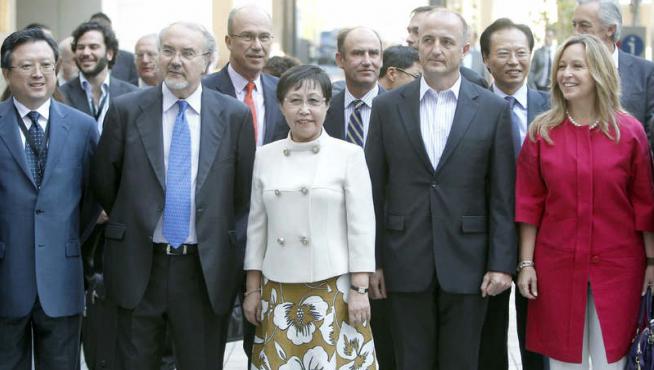 Solbes, Sebastián y Jiménez, junto a dos representantes del gobierno chino