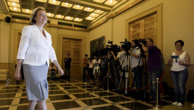 La presidenta de Aragón, Luisa Fernanda Rudi, abandona la Sala de Columnas del Gobierno de Aragón