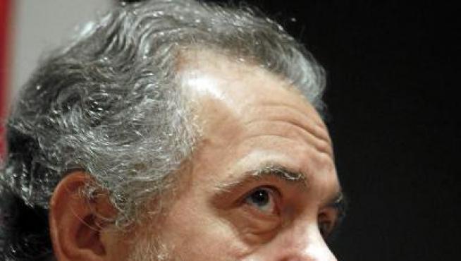 Fernando Trueba, meditando.
