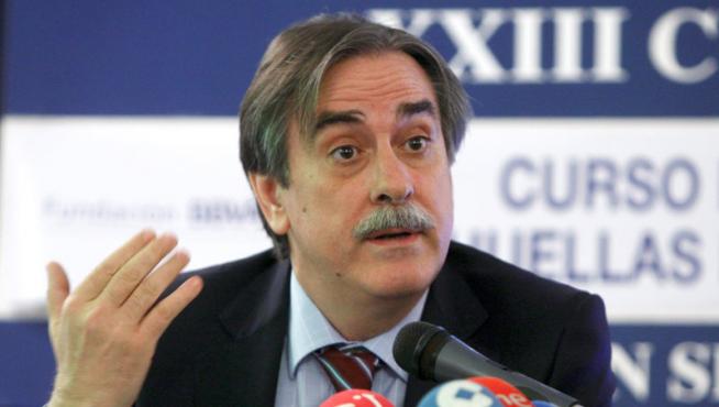 El ministro de Trabajo Valeriano Gómez