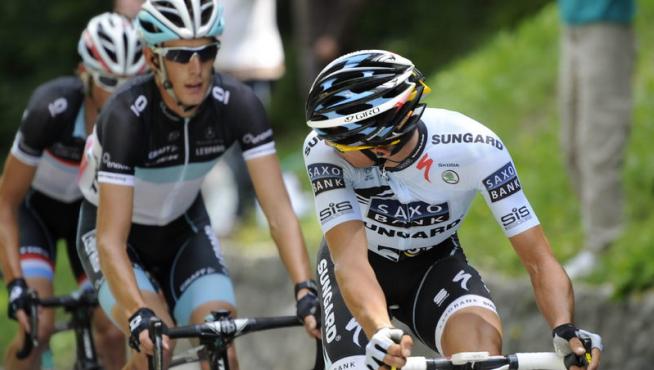 Contador vigila Schlech durante la etapa de este viernes en el Tour.
