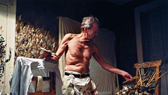 Imagen de archivo dell artista británico Lucian Freud en su taller