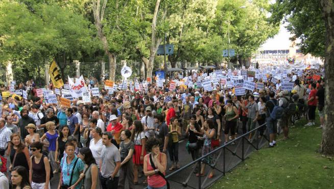Cientos de personas se manifiestan por el centro de Madrid