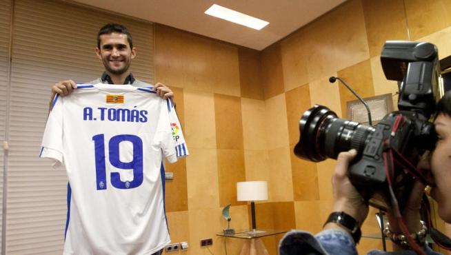 Antonio Tomás durante su presentación con el Real Zaragoza