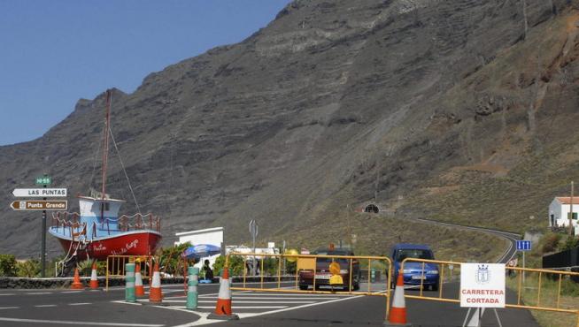 El túnel de Los Roquillos sigue cerrado al tráfico por la crisis sísmica
