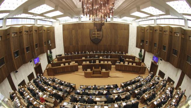 El parlamento de Eslovaquia aprueba el fondo de rescate del euro