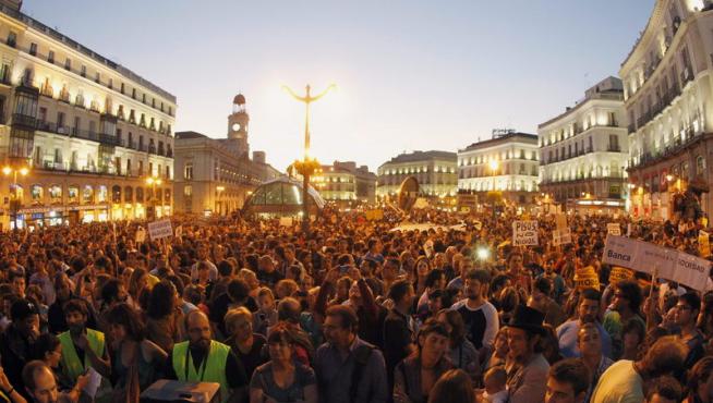 Miles de manifestantes se han concentrado en la Puerta del Sol con motivo del 15-O