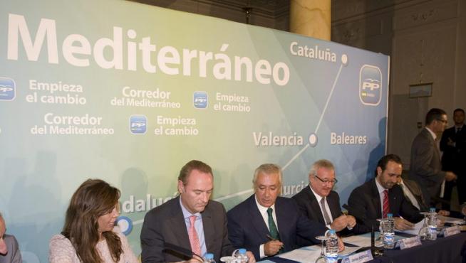 Los líderes del PP firman el manifiesto en defensa del Corredor Mediterráneo de transporte ferroviario