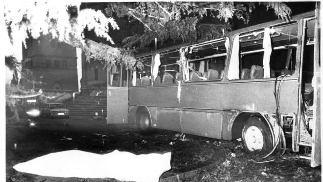 Atentado de ETA frente a San Juan de los Panetes contra un autobús militar en 1987