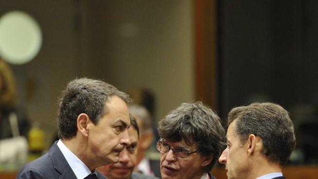 Zapatero charla con Sarkozy antes del inicio de la cumbre europea