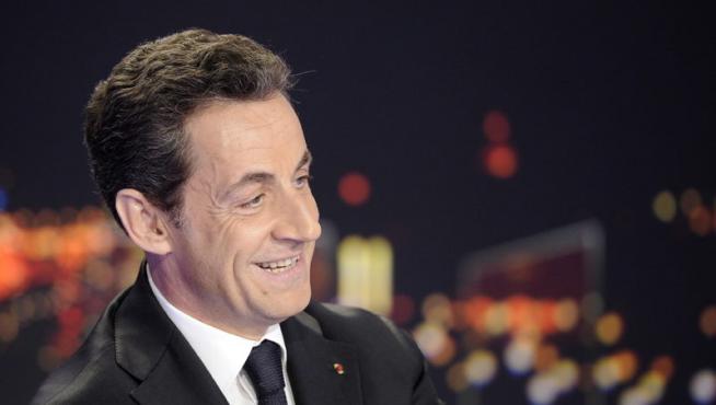 Sarkozy anuncia su candidatura a las elecciones presidenciales.