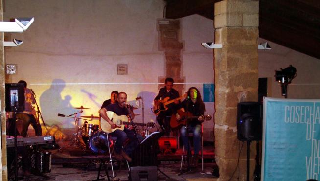 El cantautor oscense Ricardo Constante fue el encargado de clausurar el festival en Loporzano.