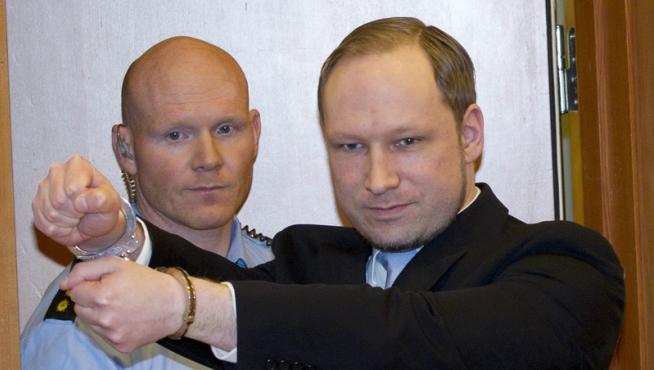 Breivik, a su llegada al juicio por la matanza