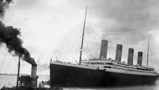 El Titanic, en el momento de abandonar el puerto de Southampton en 1912