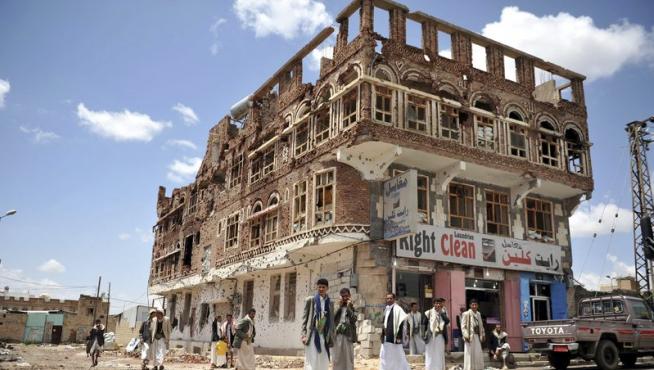 Edificio afectado en la ciudad de Saná