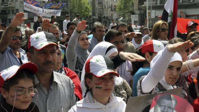 Un grupo de personas apoya al presidente sirio