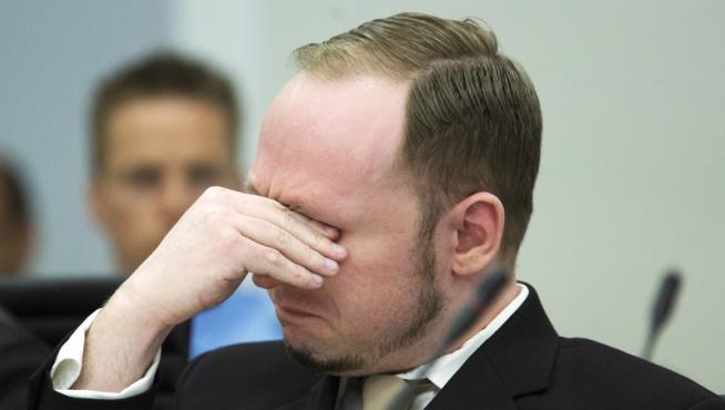 Breivik llora de emoción en el juicio