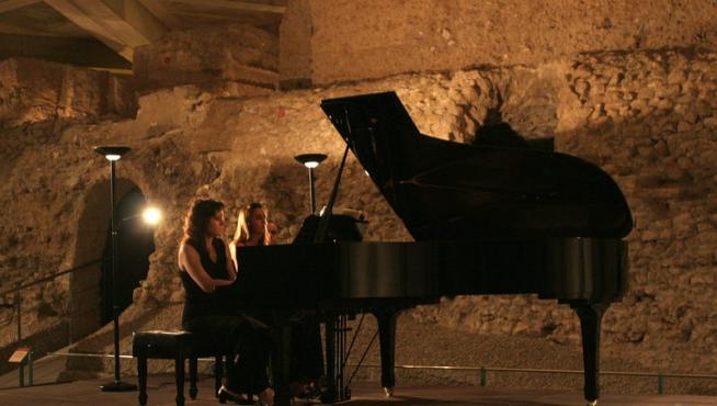 Marta Vela y Pilar Abelló en un concierto a cuatro manos en 2006