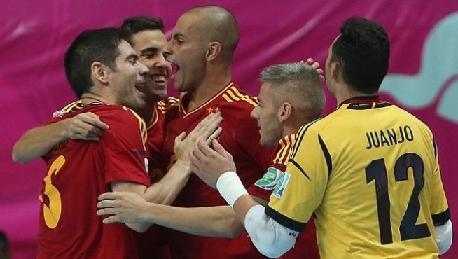 Los jugadores españoles celebran su pase a semifinales