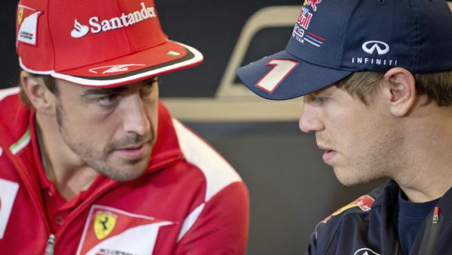 Fernando Alonso junto a Sebastian Vettel en rueda de prensa