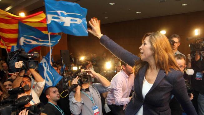 Alicia Sánchez Camacho saluda a sus simpatizantes.