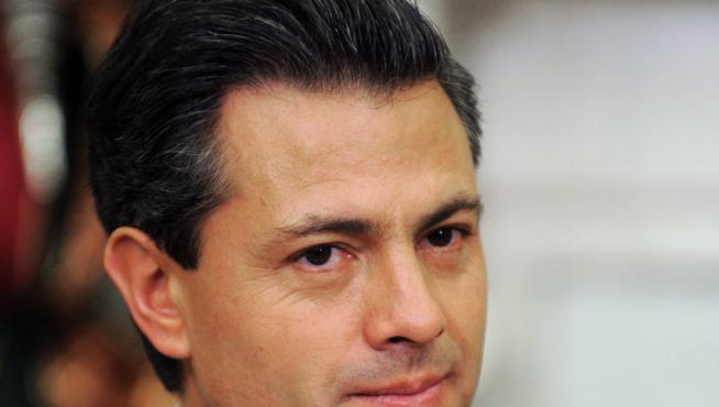 Enrique Peña Nieto sucede este viernes a Felipe Calderón en la presidencia.