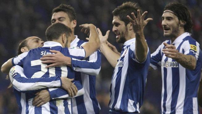 Los jugadores del Espanyol celebran uno de sus goles