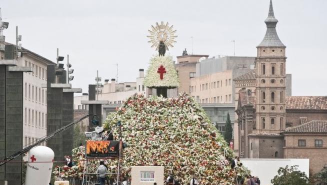 Este año, el manto de la Virgen del Pilar será blanco