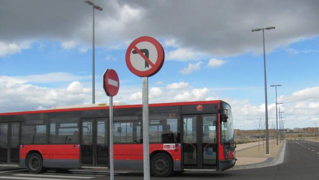 La línea 59 del autobús urbano llega desde este lunes al nuevo barrio zaragozano