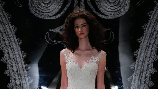Las nuevas tendencias en vestidos de novia se presentan en Nueva York Las nuevas tendencias en vestidos de novia se presentan en Nueva York