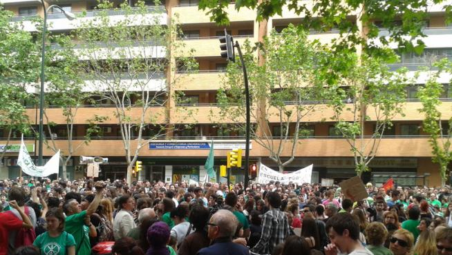 Concentración de estudiantes frente a la sede de Educación en Zaragoza