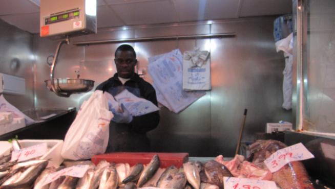 Imagen de archivo de una pescadería en el Mercado Central.