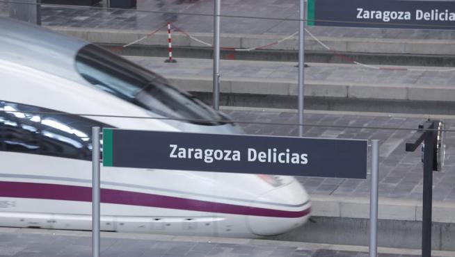 Un AVE, en la estación de Delicias de Zaragoza