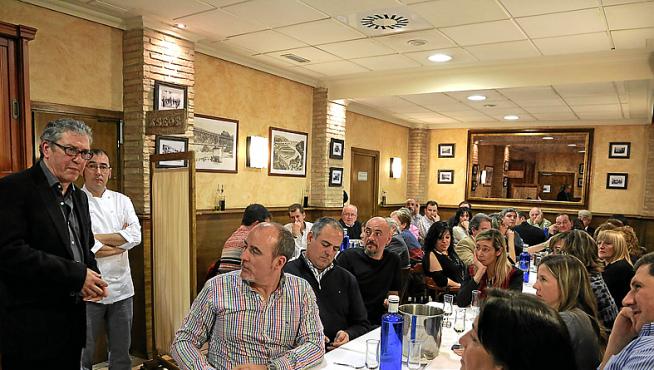 El experto Juan Barriuso, en el restaurante Urola, de Zaragoza.