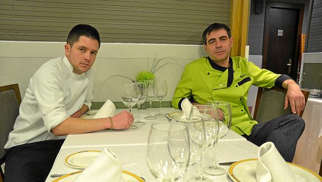 Sergio Mange y Mariano Calvo, en el comedor del restaurante.