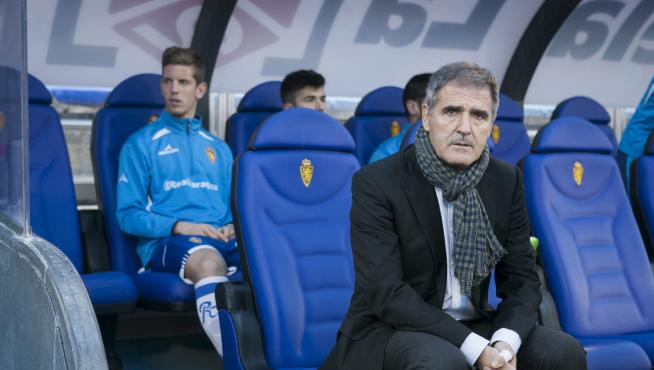Paco Herrera, en el banquillo del Real Zaragoza