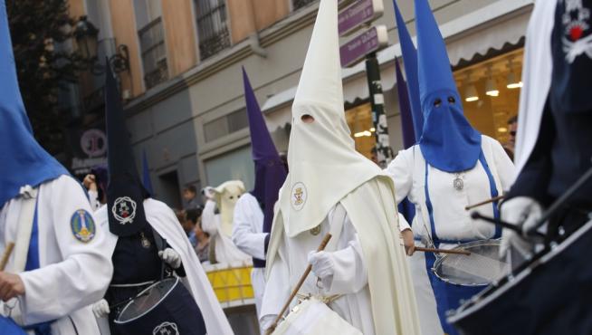 Procesión previa al pregón de Semana Santa en Zaragoza